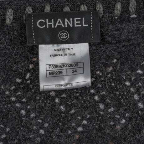 Chanel gegr. 1910 Paris. Alpaka-Kashmir Jacke mit Kunstfell. - фото 4 Chanel gegr. 1910 Paris. Alpaka-Kashmir Jacke mit Kunstfell. - фото 4