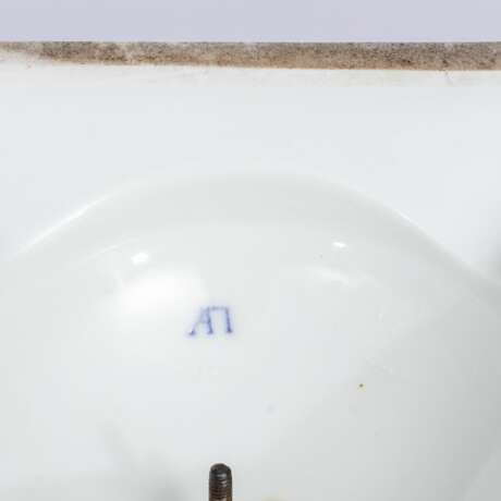 Paar seltener Empire-Vasen mit prächtiger Blumenmalerei. - photo 3