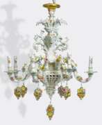 Overview. Johann Joachim Kaendler (Fischbach/Sachsen 1706 - Meissen 1775). Großer Deckenleuchter mit Kanarienvögeln.