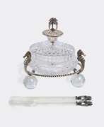 Silberwaren. Emil und Gustav Kühn reg. 1886, Schwäbisch Gmünd. Kaviargefäß mit Besteck.