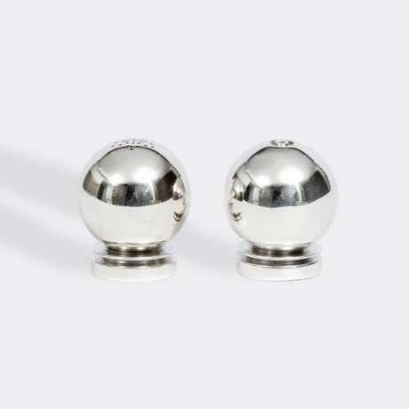 Harald Christian Nielsen (Bårse, Dänemark 1892 - Hellerup, Dänemark 1977). Salz- und Pfefferstreuer 'Pyramid' Nr. 632. - photo 1