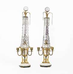 Paar Ormolu Empire-Girandolen mit Kristallglas.