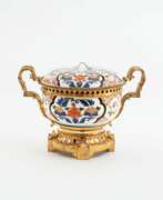 Overview. Imari-Tafelaufsatz mit Ormolu-Montierung.