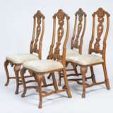 Satz von 4 Rokoko-Stühlen mit seltener Schuppenschnitzerei. - photo 3