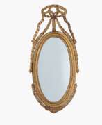Overview. Großer Louis XVI Spiegel mit Schleifendekor.