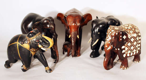 Lot of 5 Indian elephants wood carved - фото 1