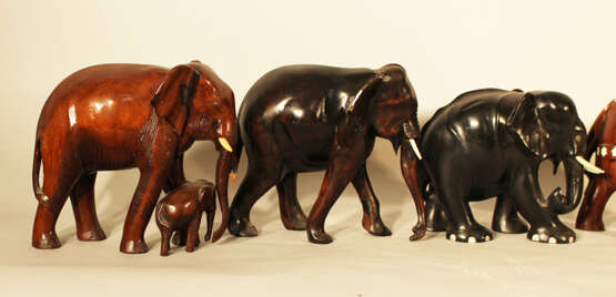 Lot of 5 Indian elephants wood carved - фото 3