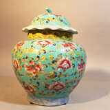 Chinese porcelain vase with lid, painted, Qing Dynastie - photo 1