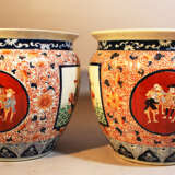 Two Porcelain Imari pots with painted Dutch Tradesman, Qing Dynasty - фото 3