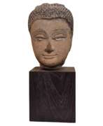 Produktkatalog. Shakyamuni Buddha head in sandstone, Thailand, Ayutthaya, 17th century
