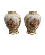 Catalogue des produits. KPM - Vases Putti, porcelaine du 19e si&egrave;cle, Allemagne 