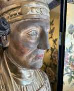 Catalogue des produits. Late 17th Century Reliquary Bust of a Bishop in Gilded Wood