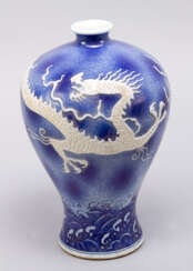 Chinese Meiping Vase with dragon , painted, Qing Dynasty