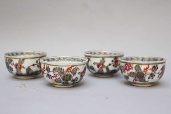 Four Vienna Porcelain cups with sauce, painted, 18.century - фото 2
