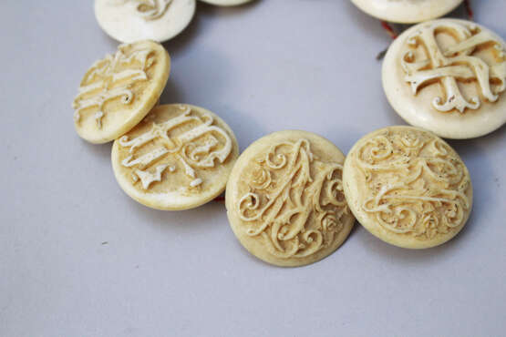 9 carved I buttons, - photo 3