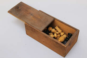 chess figures in original wooden box, turned shape