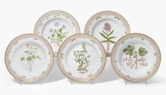 Royal Copenhagen, 12 Suppenteller "Flora Danica" - фото 2 Royal Copenhagen, 12 Suppenteller "Flora Danica" - фото 2