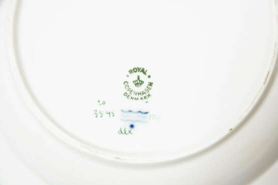 Royal Copenhagen, 12 Suppenteller "Flora Danica" - фото 4 Royal Copenhagen, 12 Suppenteller "Flora Danica" - фото 4
