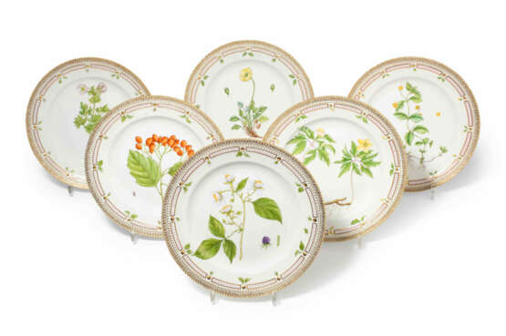 Royal Copenhagen, "Flora Danica", 12 Platzteller - фото 1