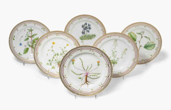 Royal Copenhagen, "Flora Danica", 12 Platzteller - фото 2
