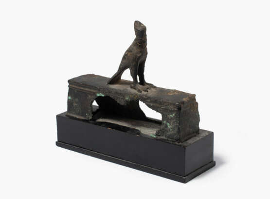 Kleiner Sarg mit Falkenaufsatz - photo 1