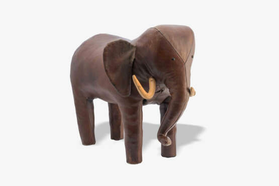 Dimitri Omersa, Fusshocker "Elefant" - Foto 2 Dimitri Omersa, Fusshocker "Elefant" - Foto 2