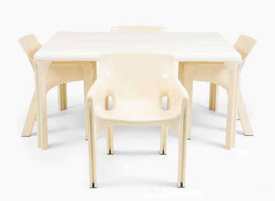 Vico Magistretti, Tisch "STADIO 150" mit 4 Stühlen "GAUDI" - photo 2