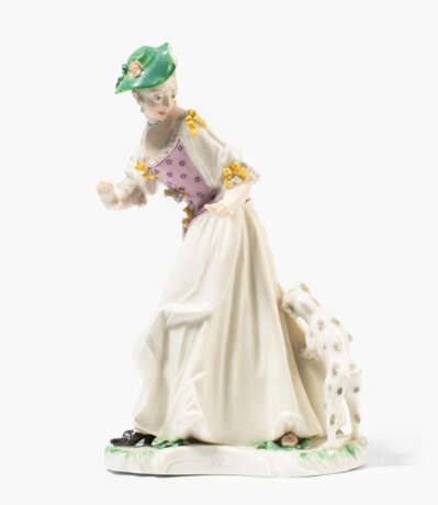 Nymphenburg, Figur "Dame, von Hündchen angefallen" - фото 1