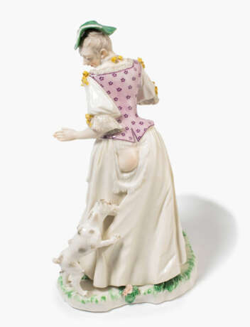 Nymphenburg, Figur "Dame, von Hündchen angefallen" - фото 2