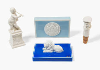 Nymphenburg, Flaschenzapfen, 2 Briefbeschwerer und Figur