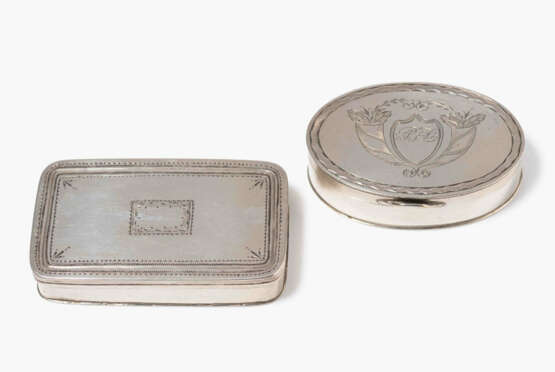 Lot: Döschen und Tabatière, um 1820 - photo 1