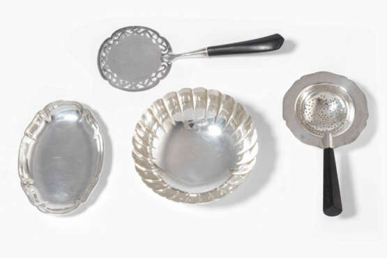 Lot: 2 Schälchen, Teesieb und Gebäckheber, Schaffhausen 20.Jh. - photo 1