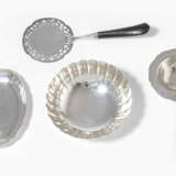 Lot: 2 Schälchen, Teesieb und Gebäckheber, Schaffhausen 20.Jh. - photo 1