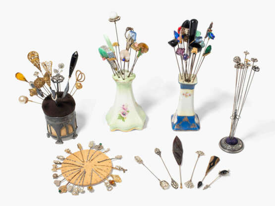 Sammlung Hutnadeln und Haarspangen, 20.Jh. - photo 1