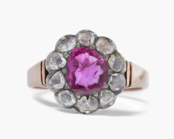 Lot: Diamant-Ring, Diamantbrosche und ein Ohrhänger - Foto 2