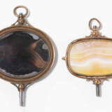 Lot: 2 Taschenuhrschlüssel mit Achaten - Foto 1