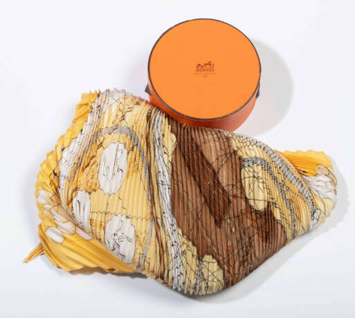 Hermès, Foulard plissé "La Musique des Sphères. Viola Medici" - Foto 2