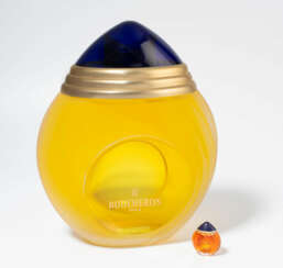 Boucheron, 1 Factice und 1 Miniaturparfumflakon