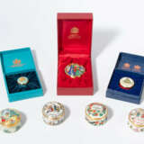 Halcyon Days, London, 7 Deckeldosen "The Christmas Box" - фото 1