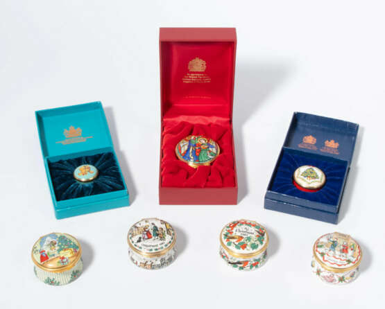 Halcyon Days, London, 7 Deckeldosen "The Christmas Box" - фото 1 Halcyon Days, London, 7 Deckeldosen "The Christmas Box" - фото 1