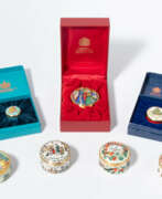 Vêtements et accessoires. Halcyon Days, London, 7 Deckeldosen "The Christmas Box"