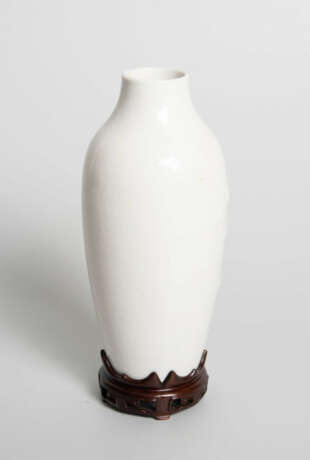 Blanc-de-Chine Vase - фото 3