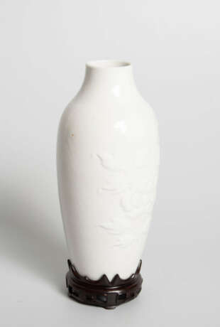 Blanc-de-Chine Vase - фото 4