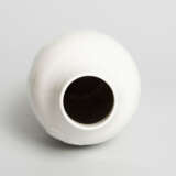 Blanc-de-Chine Vase - фото 6
