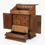 Kleiner Schreibschrank und Betstuhl - photo 3