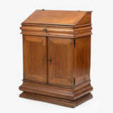 Kleiner Schreibschrank und Betstuhl - photo 4