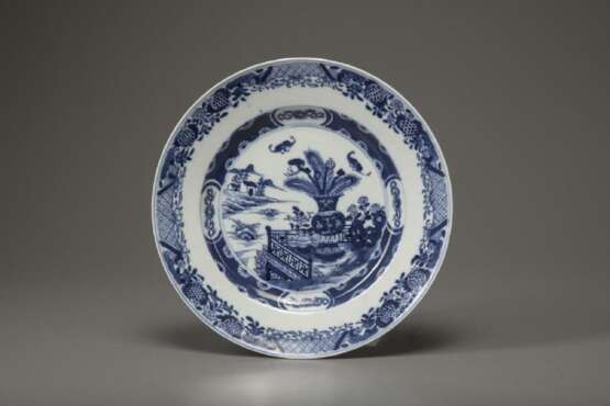 18th Century Qing Dynasty Blue and White Porcelain Plate - фото 2