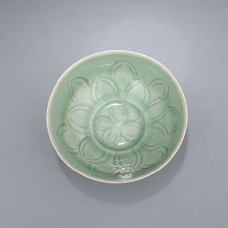 Longquan kiln in the Song Dynasty pink green glaze lotus petals Luohan tea bowl - photo 5