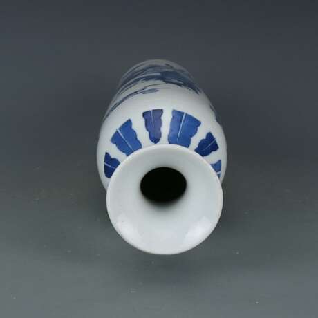 Qing Dynasty Blue and white porcelain Character story vase - фото 10