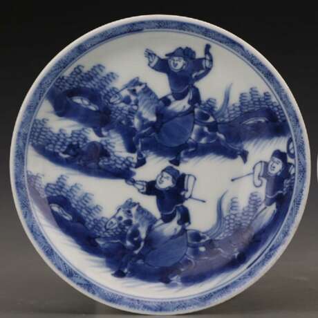 A pair of Kangxi blue and white porcelain hunting plates in the Qing Dynasty - photo 3